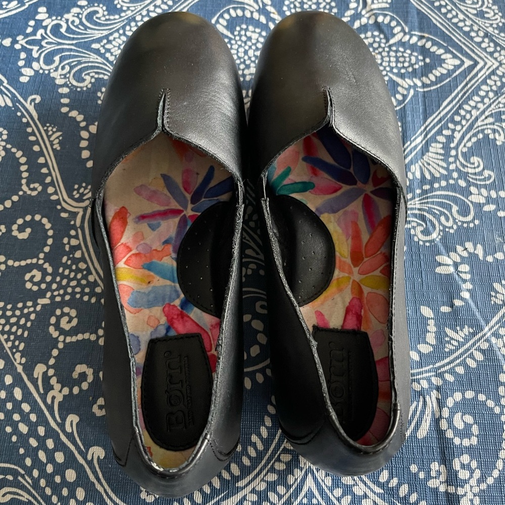 Born 10w black flats NWOT